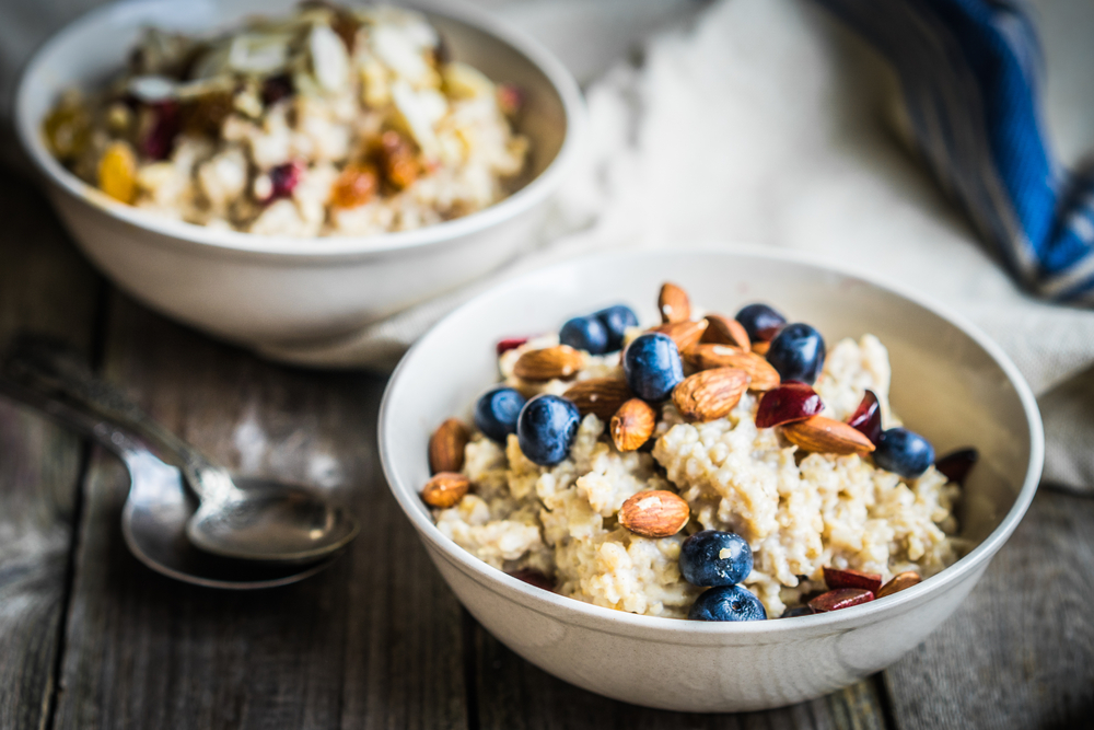 Oatmeal Breakfast Lowers Calorie Intake at Lunch, Especially Among Overweight Individuals